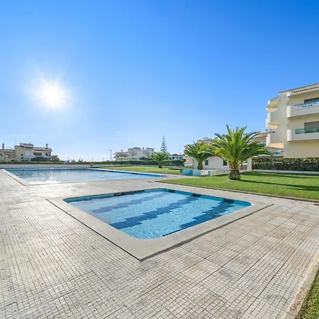 Refugio Com Piscina Em Alporchinhos * Armação de Pêra